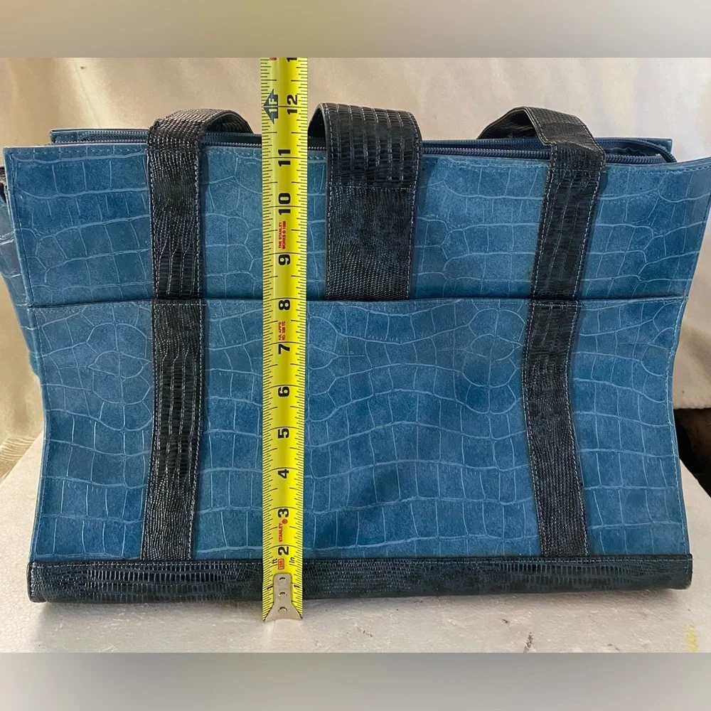 Stylish Blue Crocodile Pattern Dog Carrier Hang in Shoulder Bag .